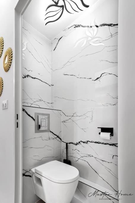 Gout De Luxe A Narbonne T3 Climatise, Spa, Parking Exterior foto